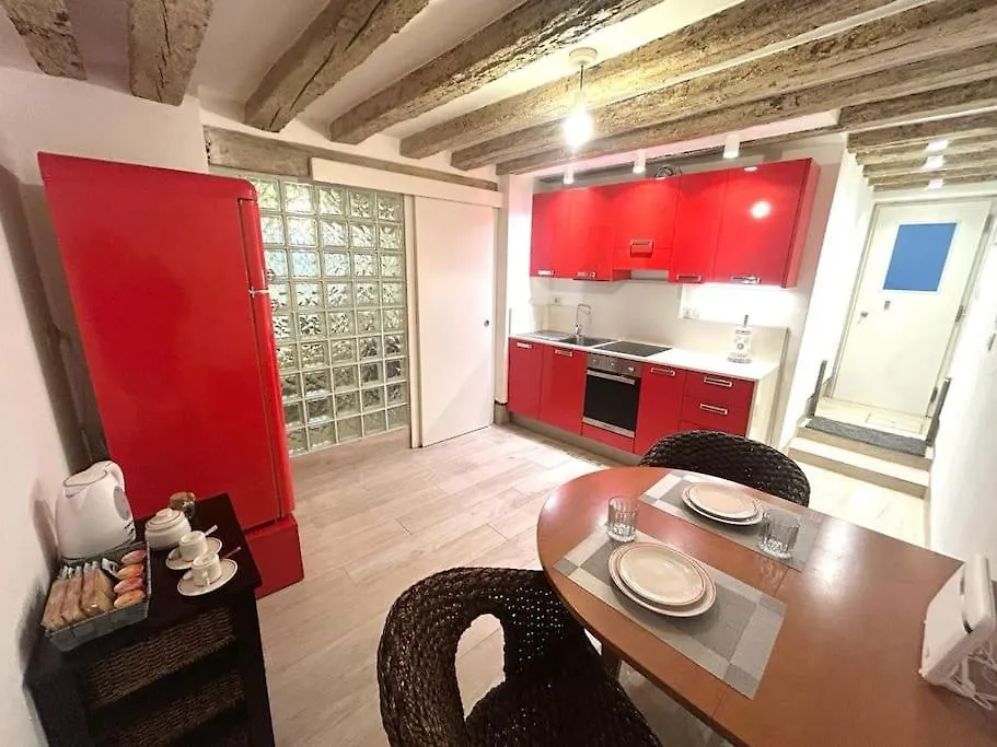 Appartamenti A Santa Croce Venice Apartment